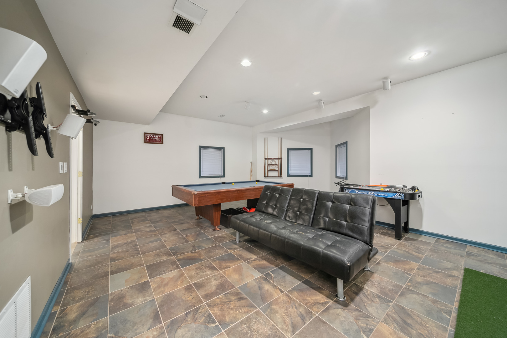 Undisclosed Address Park Ridge, IL 60068 - Photo 39 of 47 a living room with furniture and a window
