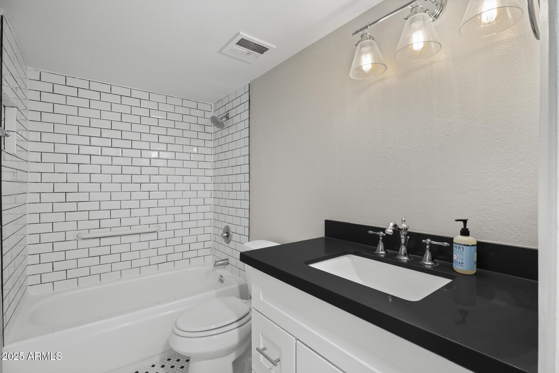 7960 East Camelback Road, Unit 309 Scottsdale, AZ 85251 - Photo 15 of 29 Full Hall Bath