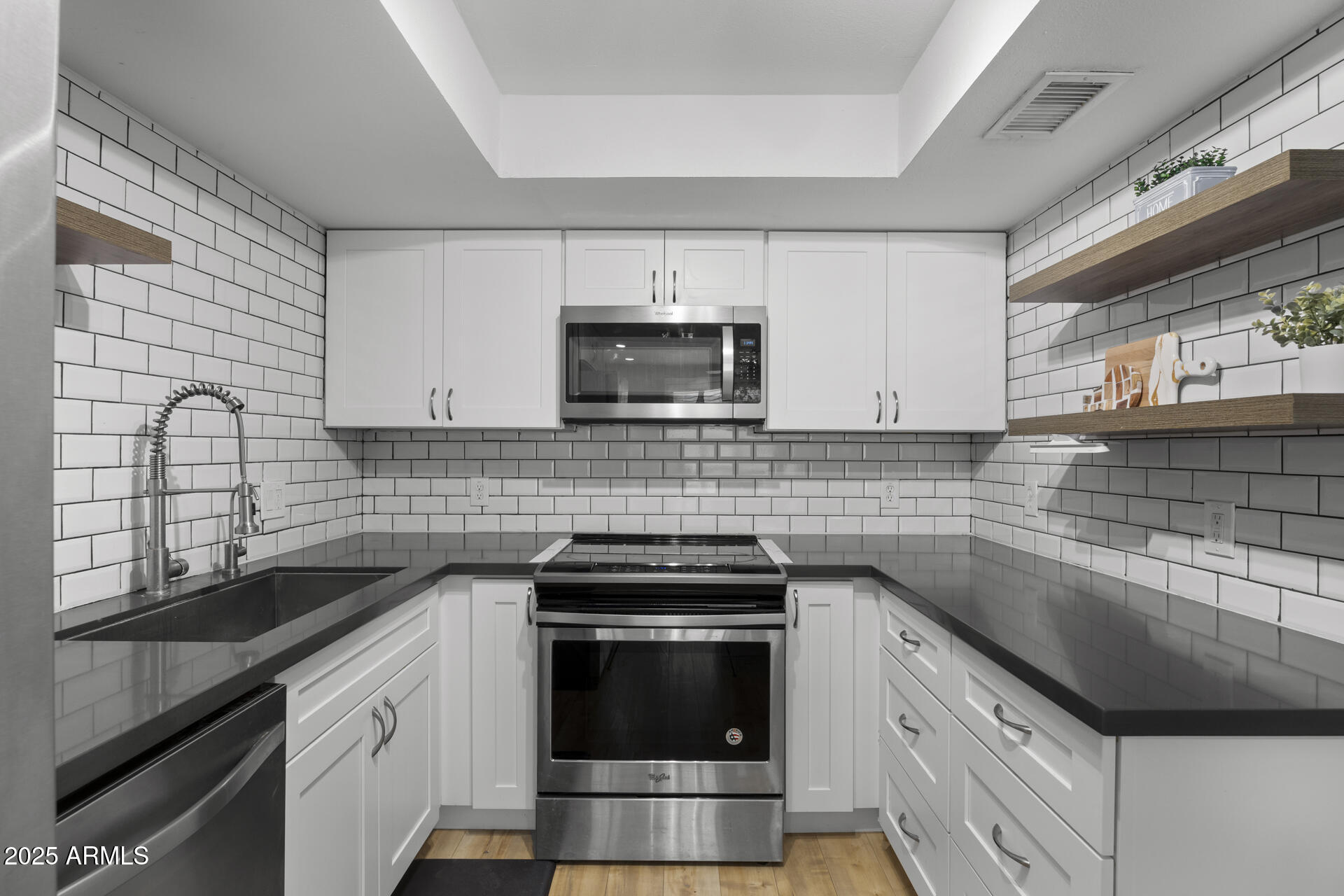 7960 East Camelback Road, Unit 309 Scottsdale, AZ 85251 - Photo 9 of 29 Kitchen