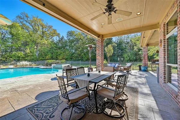 a view of a house with a big yard
