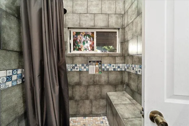 a picture of a bathroom