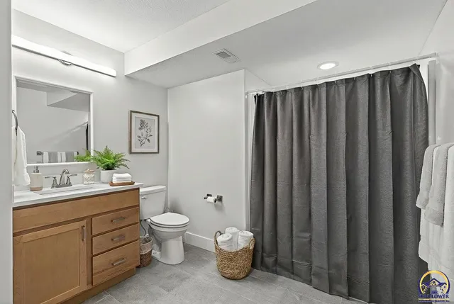 $475,000 | 7700 Southwest 24th Terrace, Topeka, KS 66614