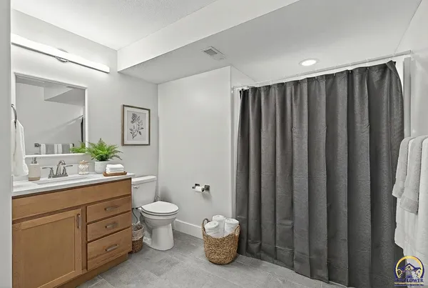 $450,000 | 7700 Southwest 24th Terrace, Topeka, KS 66614