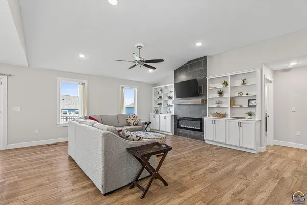 $450,000 | 7700 Southwest 24th Terrace, Topeka, KS 66614