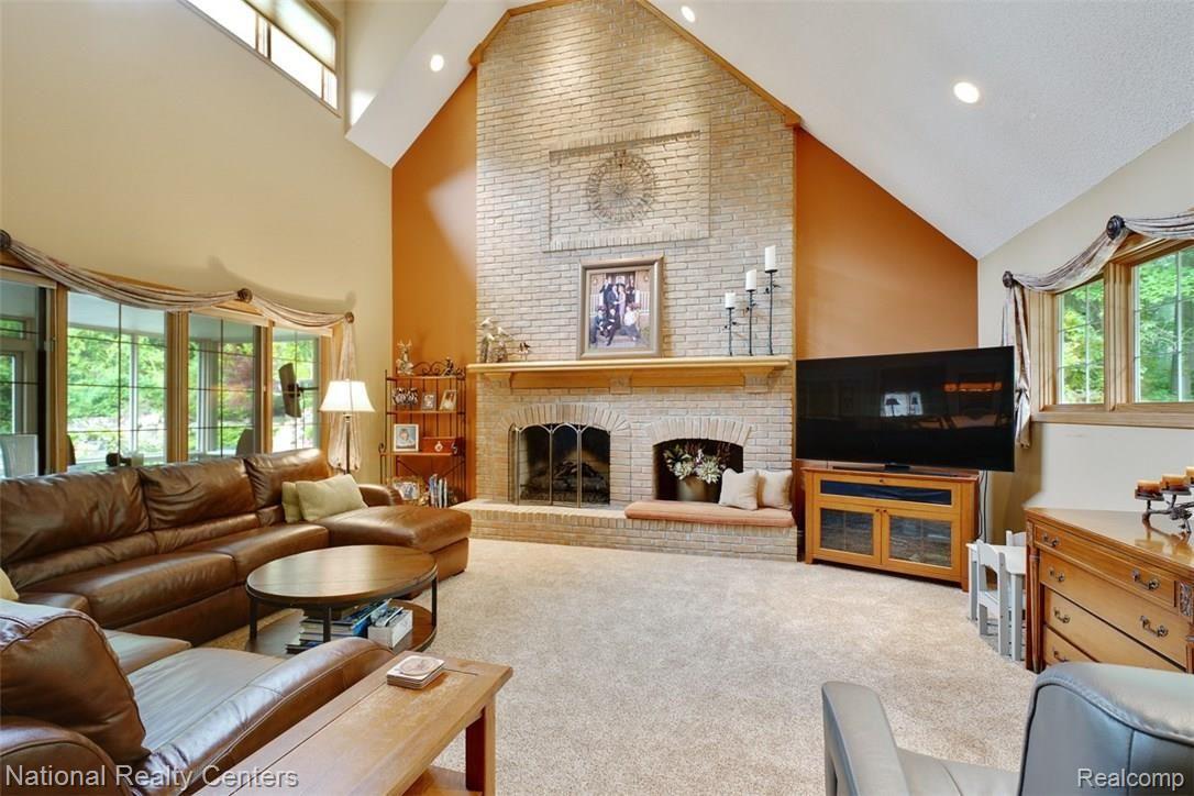 323 North Garner Road Milford, MI 48380 - Photo 20 of 56 Family room