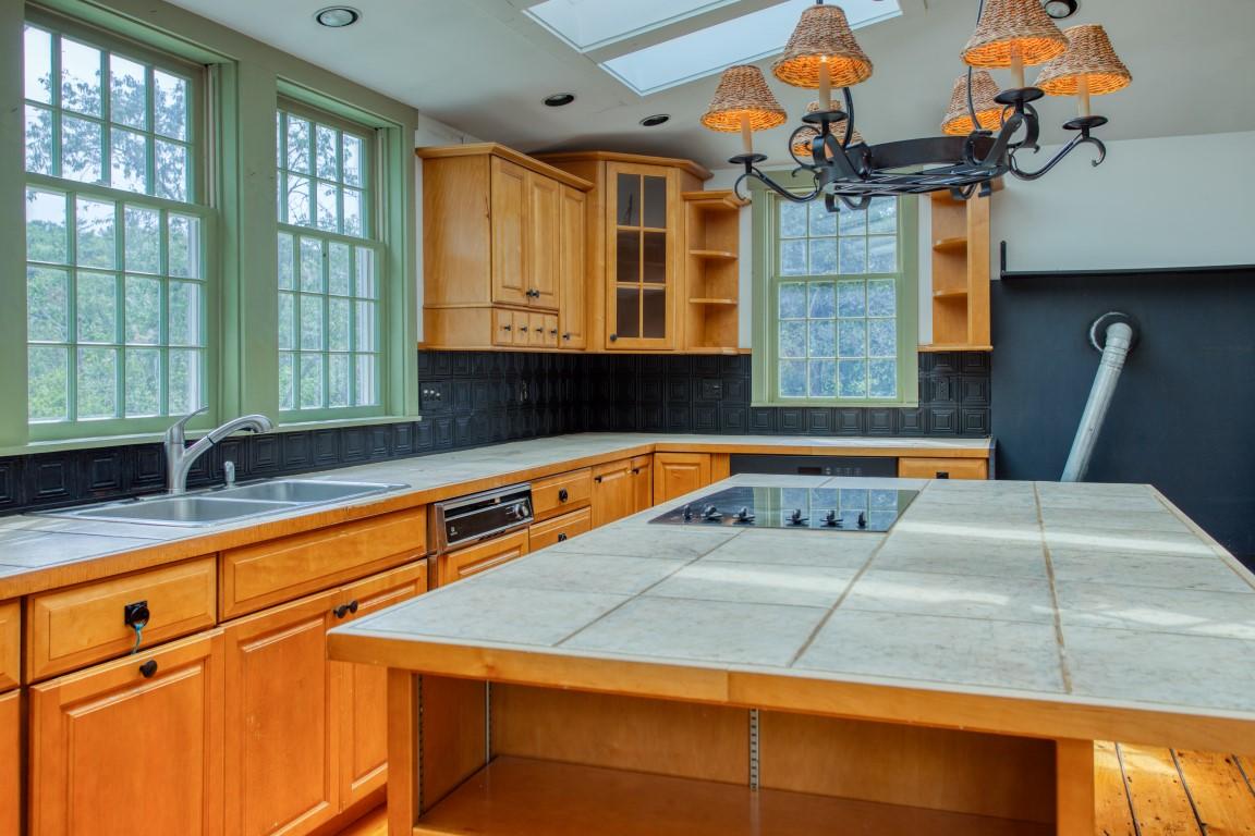 107 Dover Road Boothbay, ME 04537 - Photo 10 of 38 10