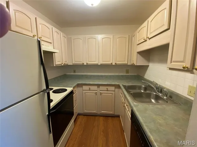 $140,000 | 5267 Cedarstone Court, Unit D, St. Louis, MO 63129