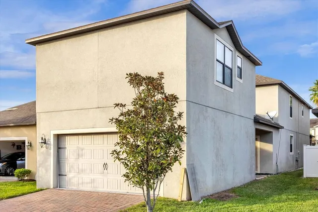 a view of a house with a yard