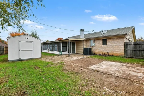 $300,000 | 5900 Nanci Drive, Watauga, TX 76148