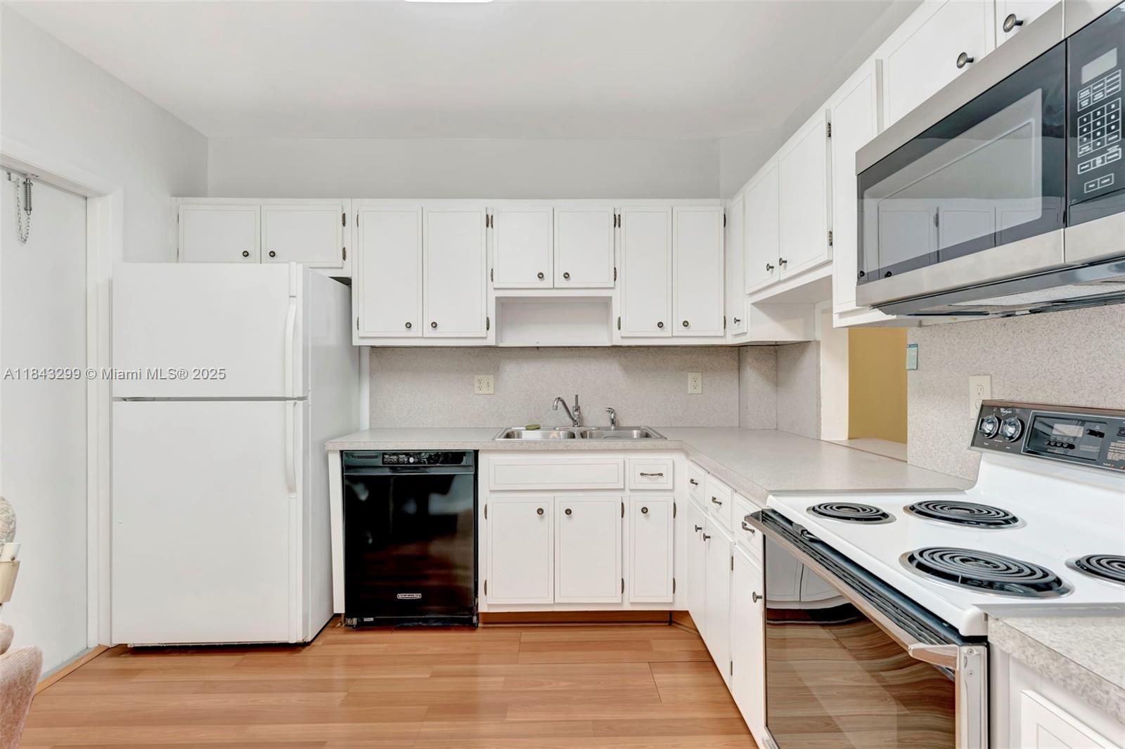 6751 Cypress Road, Unit 306 Plantation, FL 33317 - Photo 7 of 28