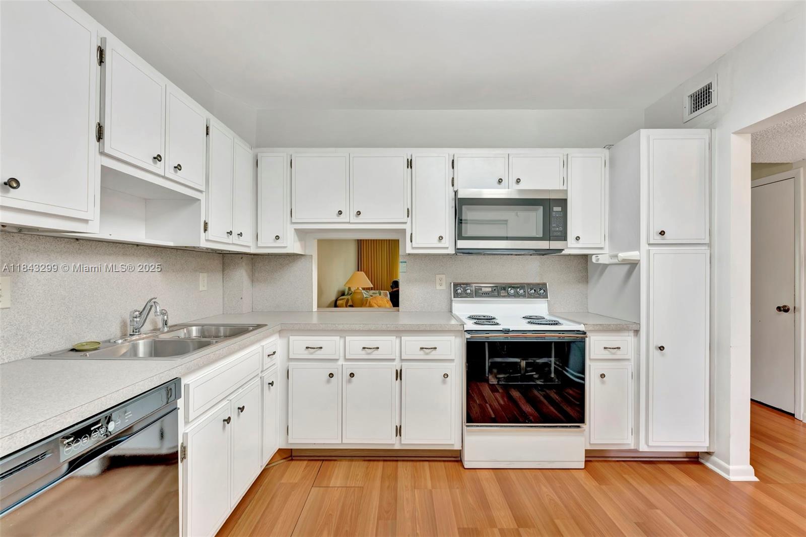 6751 Cypress Road, Unit 306 Plantation, FL 33317 - Photo 8 of 28