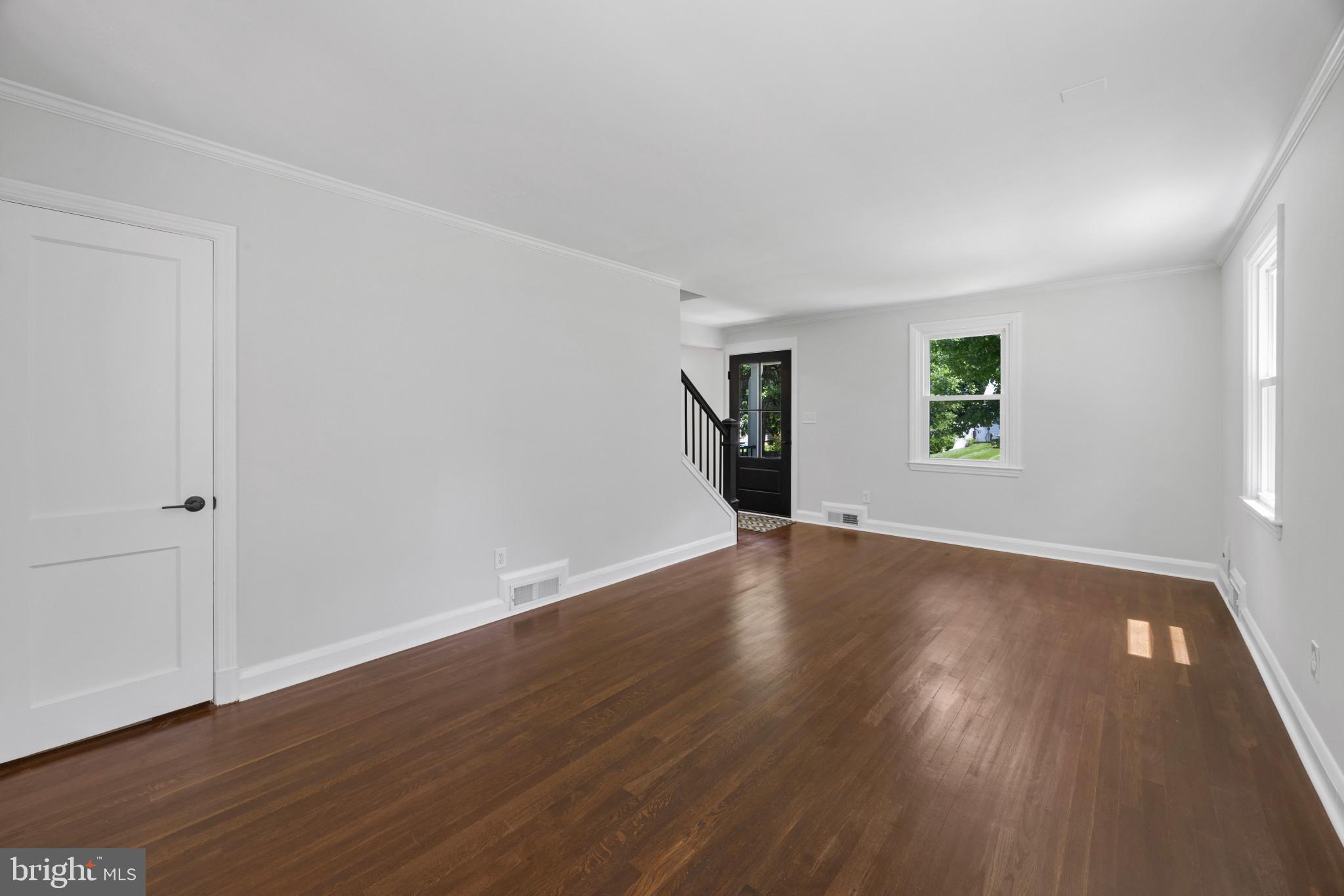 6506 Beverly Road Baltimore, MD 21239 - Photo 7 of 66 Living Room