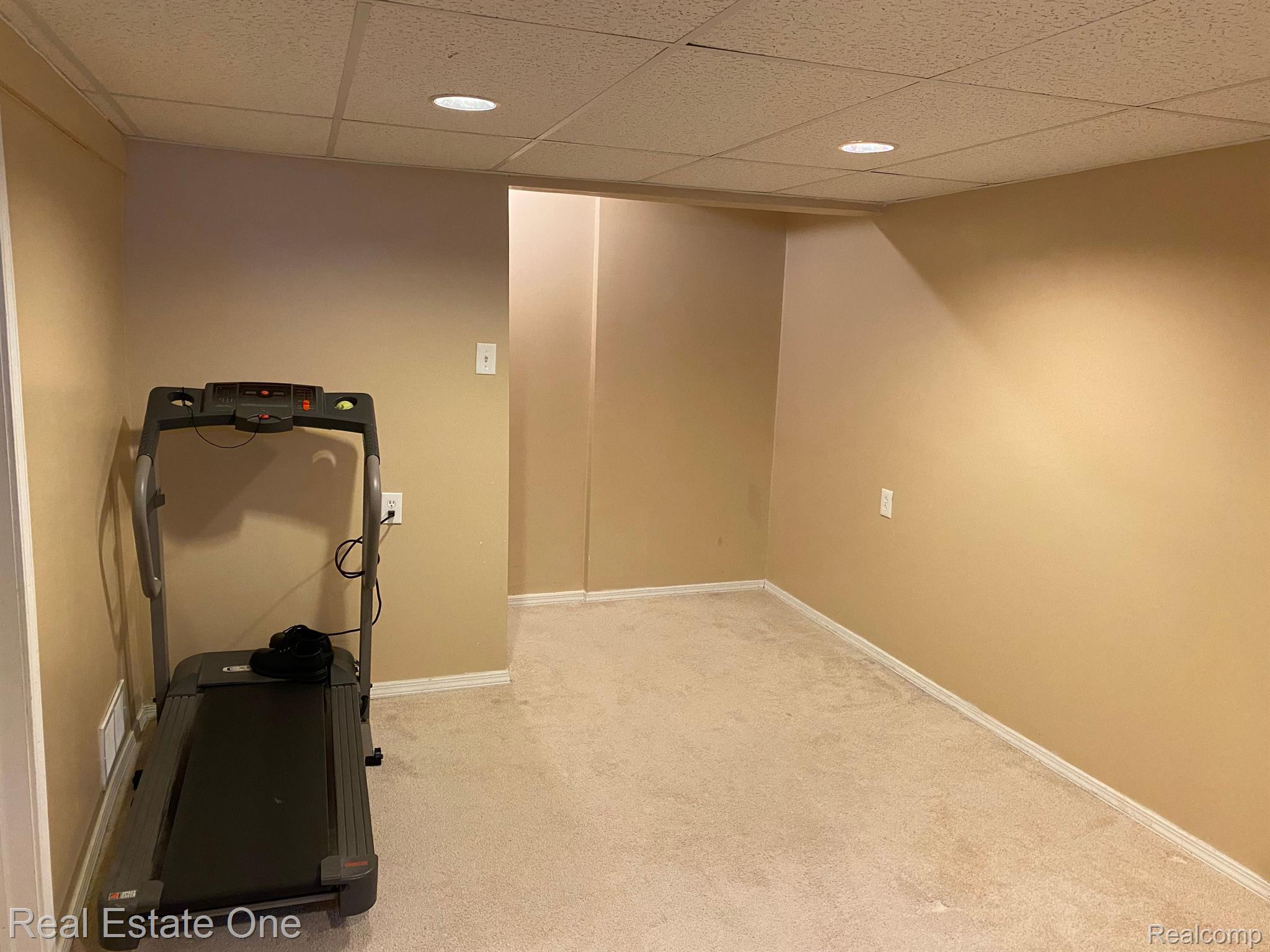 565 Buckingham Road Canton, MI 48188 - Photo 30 of 41 Gallery Image 30