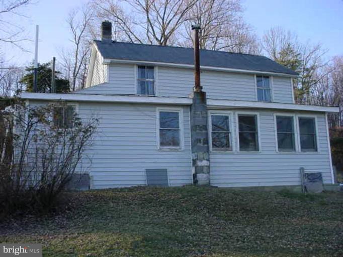 13571 Wilt Store Road Leesburg, VA 20176 - Photo 2 of 4 Back yard