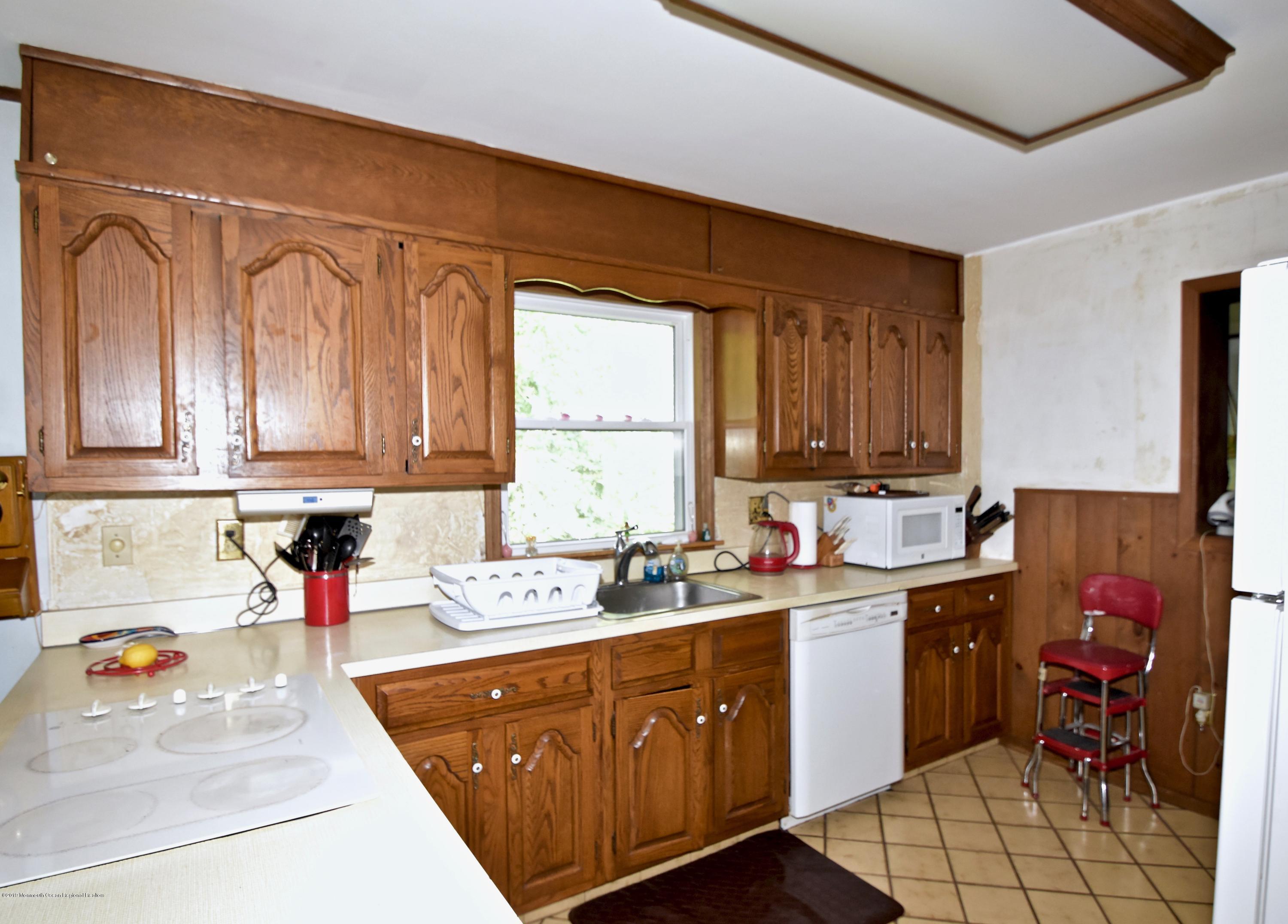 83 Hilltop Road Howell, NJ 07731 - Photo 13 of 20 DSC_0111