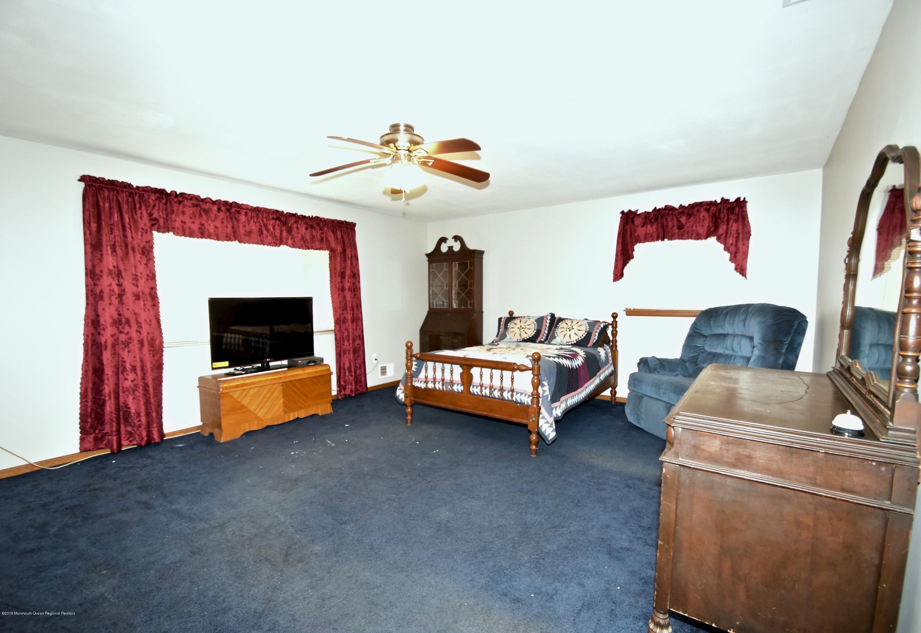83 Hilltop Road Howell, NJ 07731 - Photo 14 of 20 DSC_0112