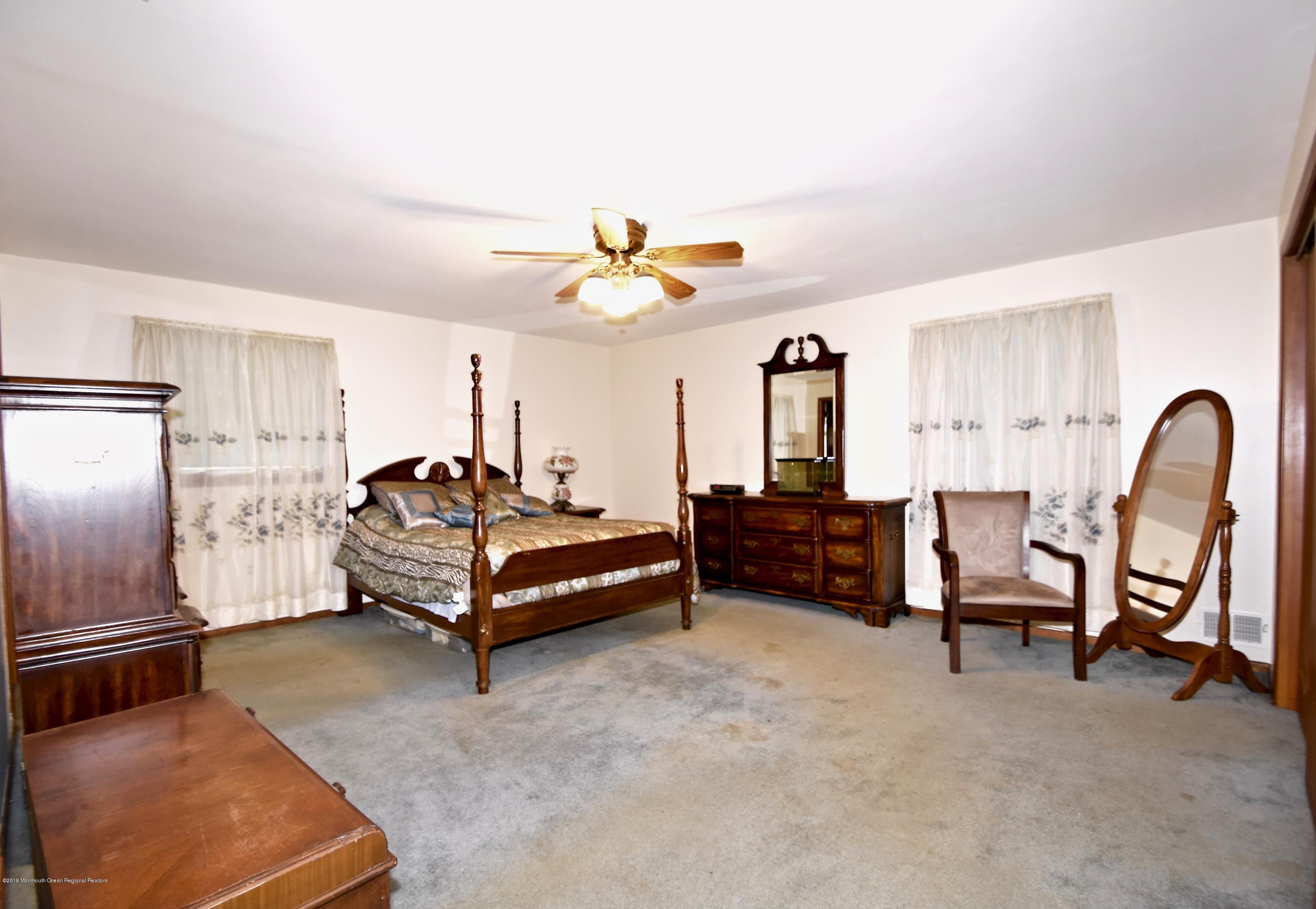 83 Hilltop Road Howell, NJ 07731 - Photo 16 of 20 DSC_0114