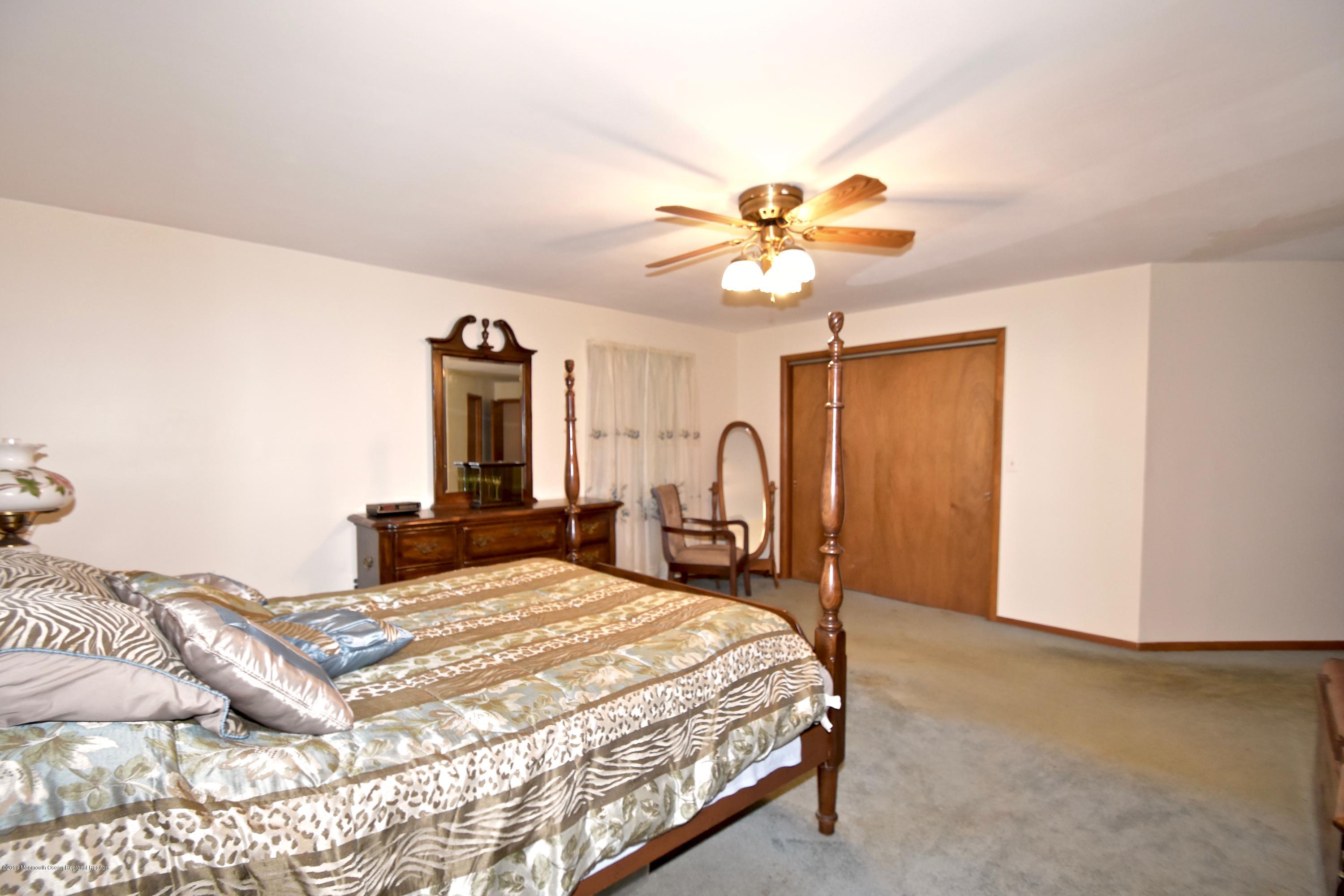 83 Hilltop Road Howell, NJ 07731 - Photo 17 of 20 DSC_0115