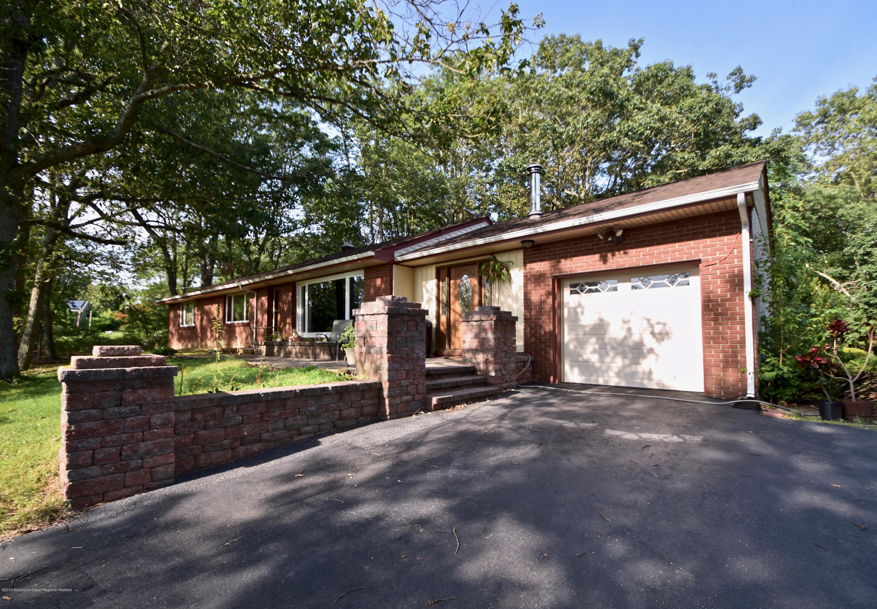 83 Hilltop Road Howell, NJ 07731 - Photo 2 of 20 DSC_0095