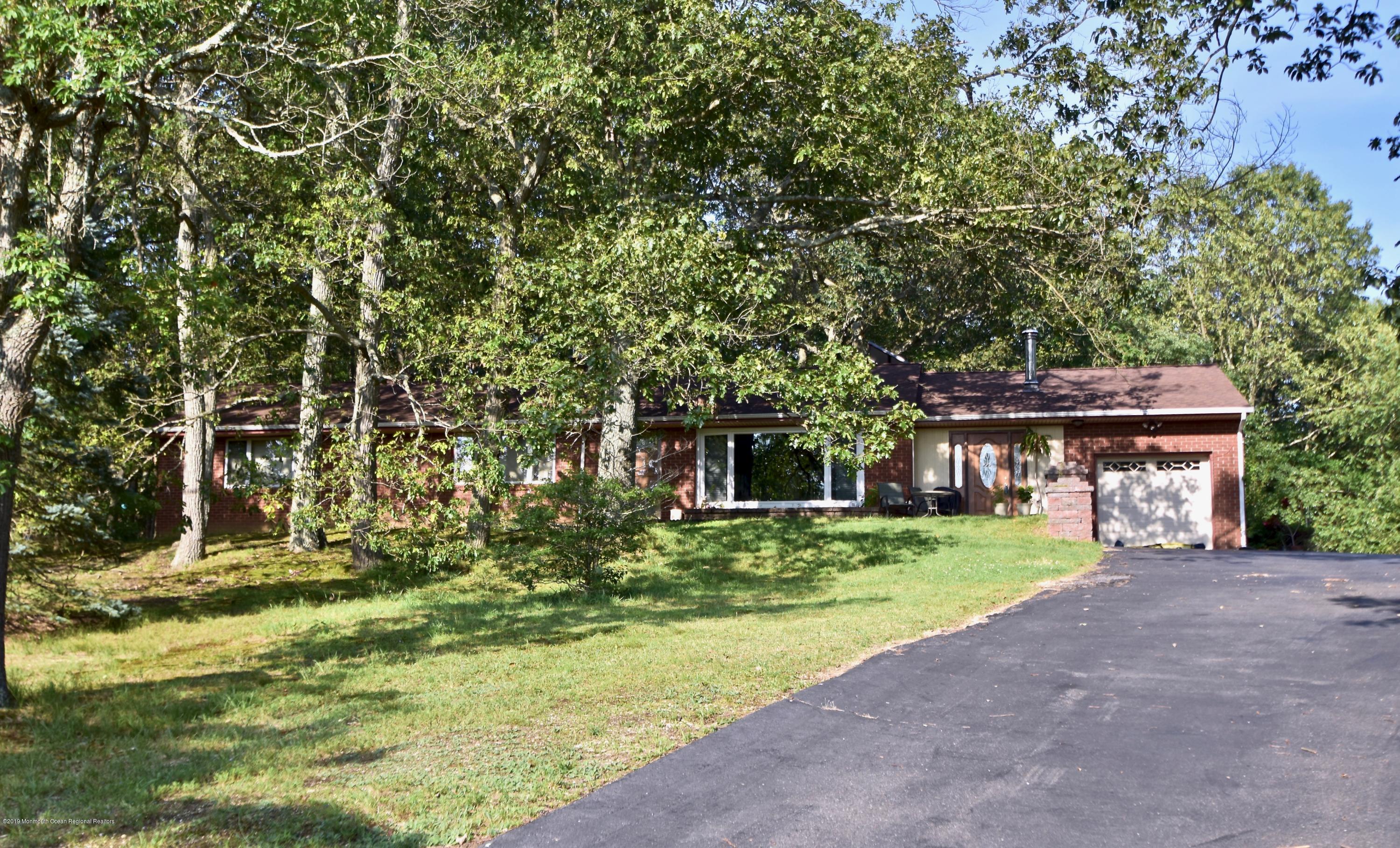 83 Hilltop Road Howell, NJ 07731 - Photo 3 of 20 DSC_0118