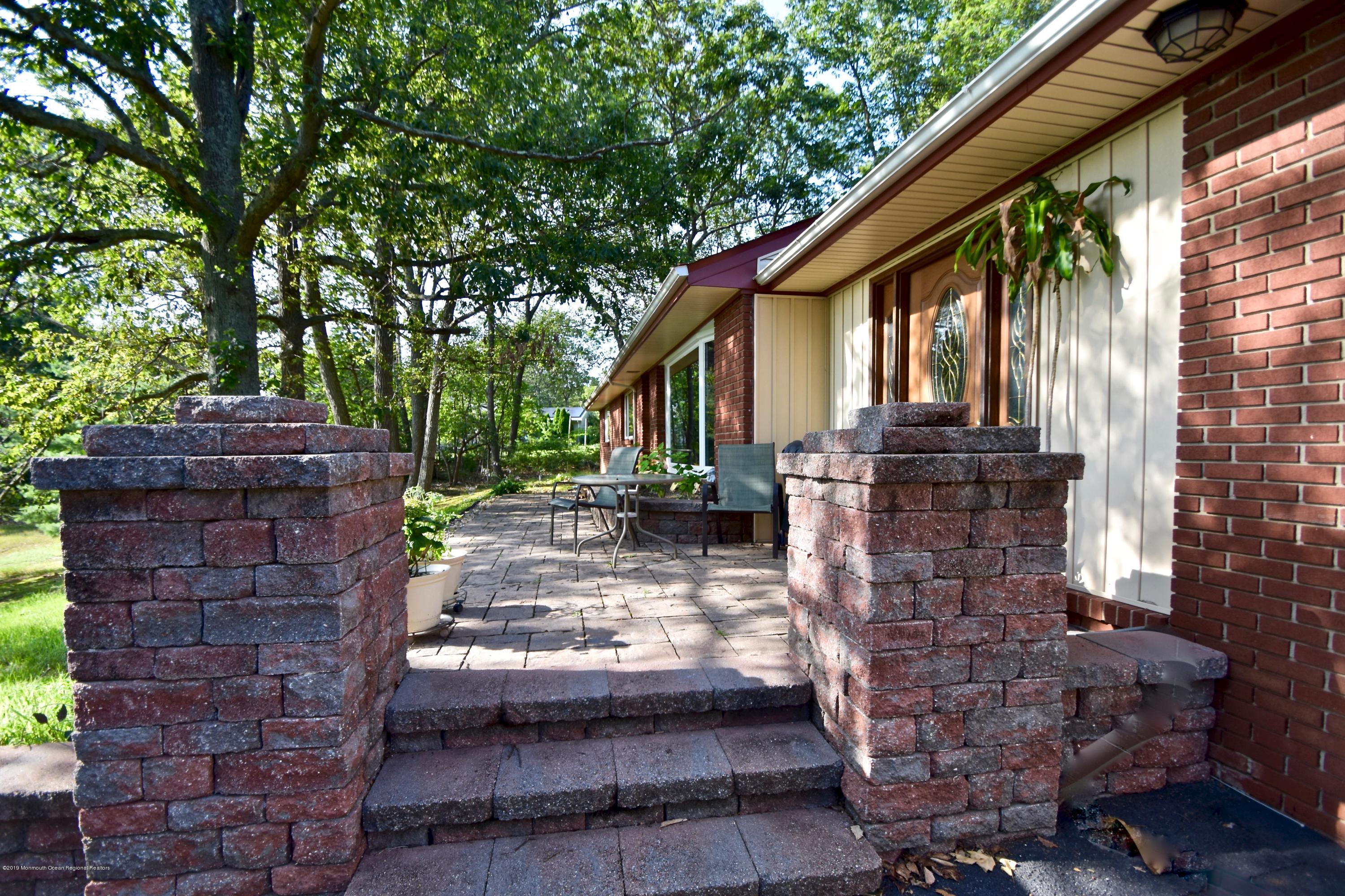 83 Hilltop Road Howell, NJ 07731 - Photo 4 of 20 DSC_0097