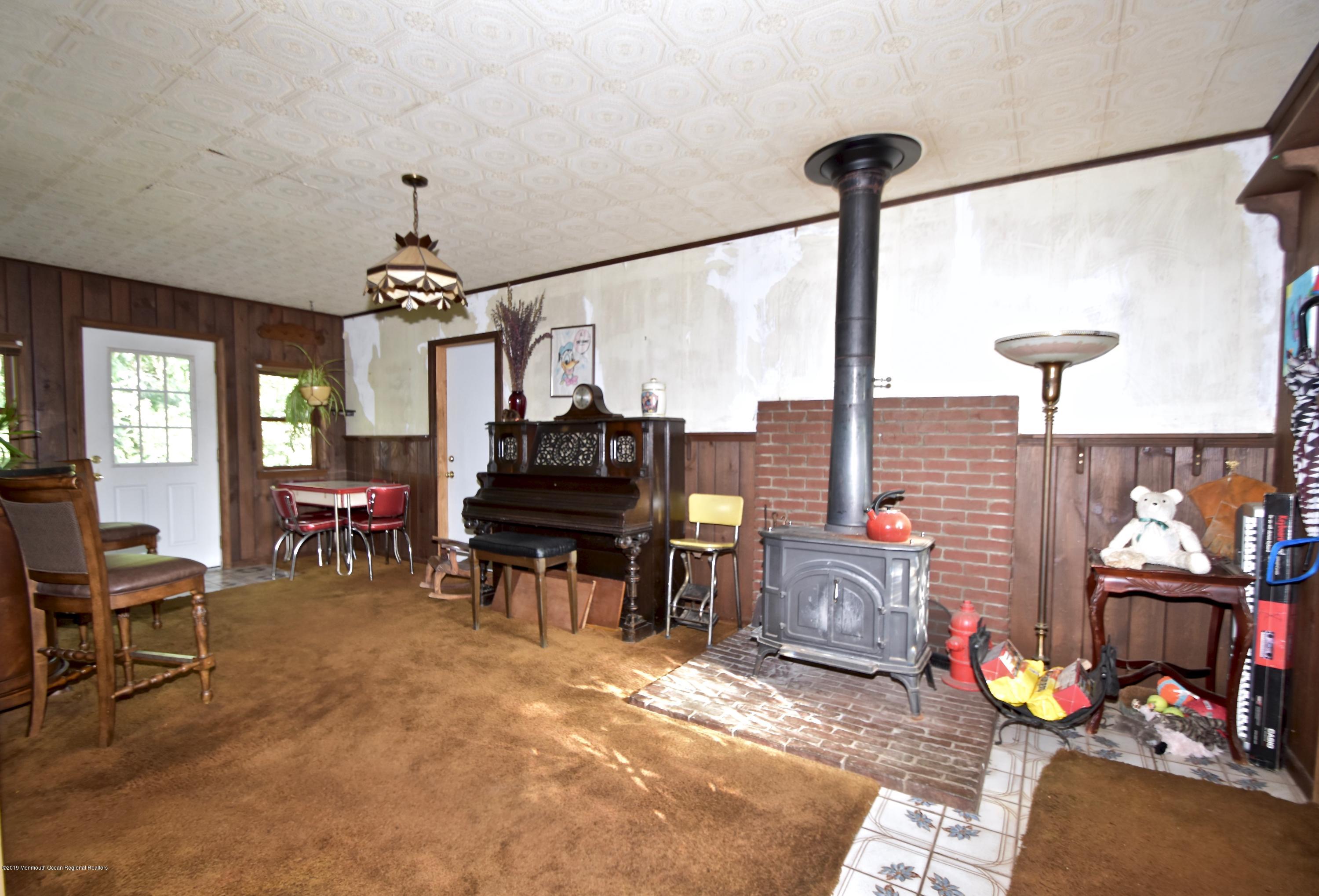 83 Hilltop Road Howell, NJ 07731 - Photo 6 of 20 DSC_0117