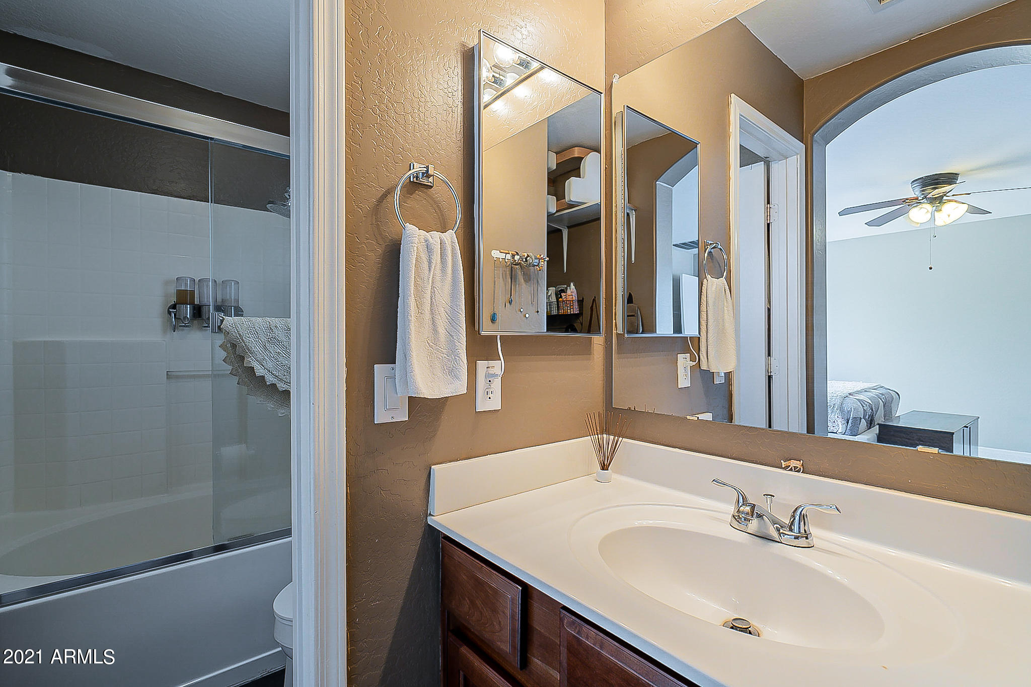 2311 West Carson Road Phoenix, AZ 85041 - Photo 12 of 22 Carson-23