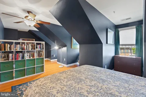 $1,095,000 | 3549 Goddard Way, Alexandria, VA 22304
