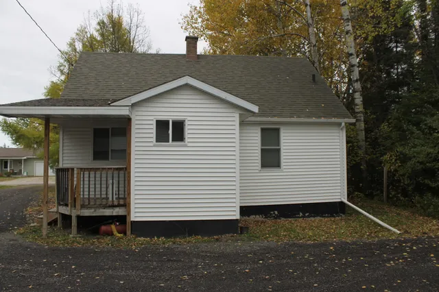 $189,900 | 411 South River Street, Cook, MN 55723