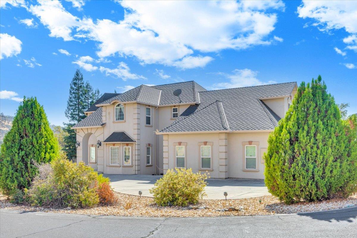 294 Sunrise Road, Unit 2 Copperopolis, CA 95228 - Photo 6 of 98 a front view of a house with garden