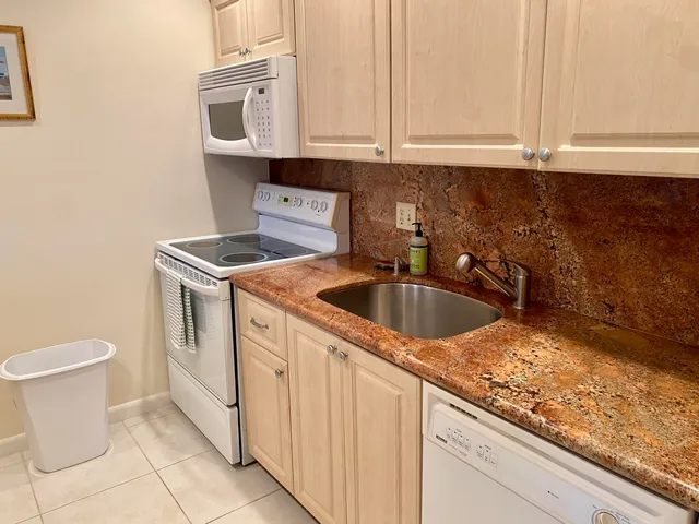 $2,400 | 755 Dotterel Road, Unit 1510, Delray Beach, FL 33444