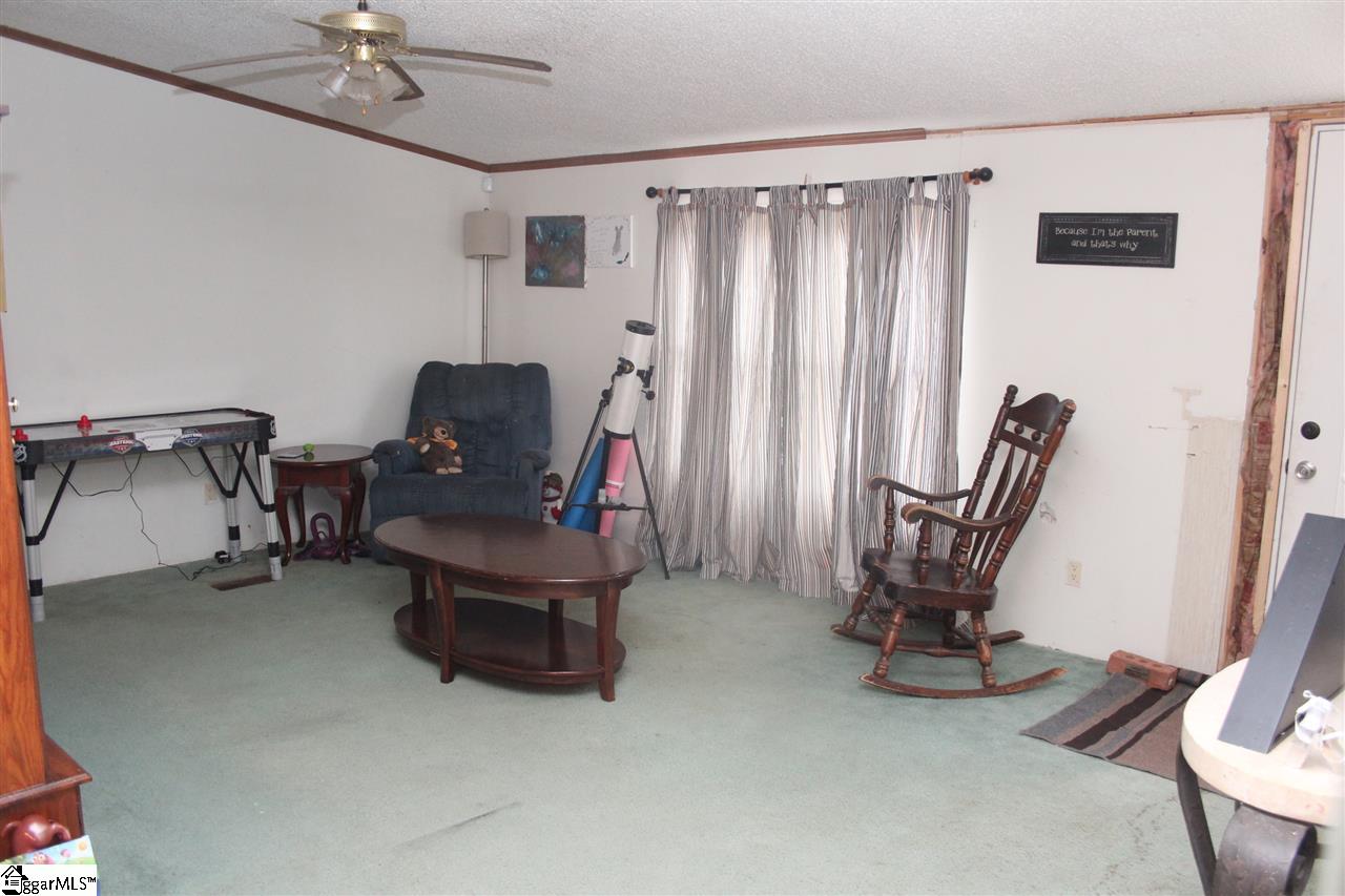 562 Stockton Road Fountain Inn, SC 29644 - Photo 4 of 15