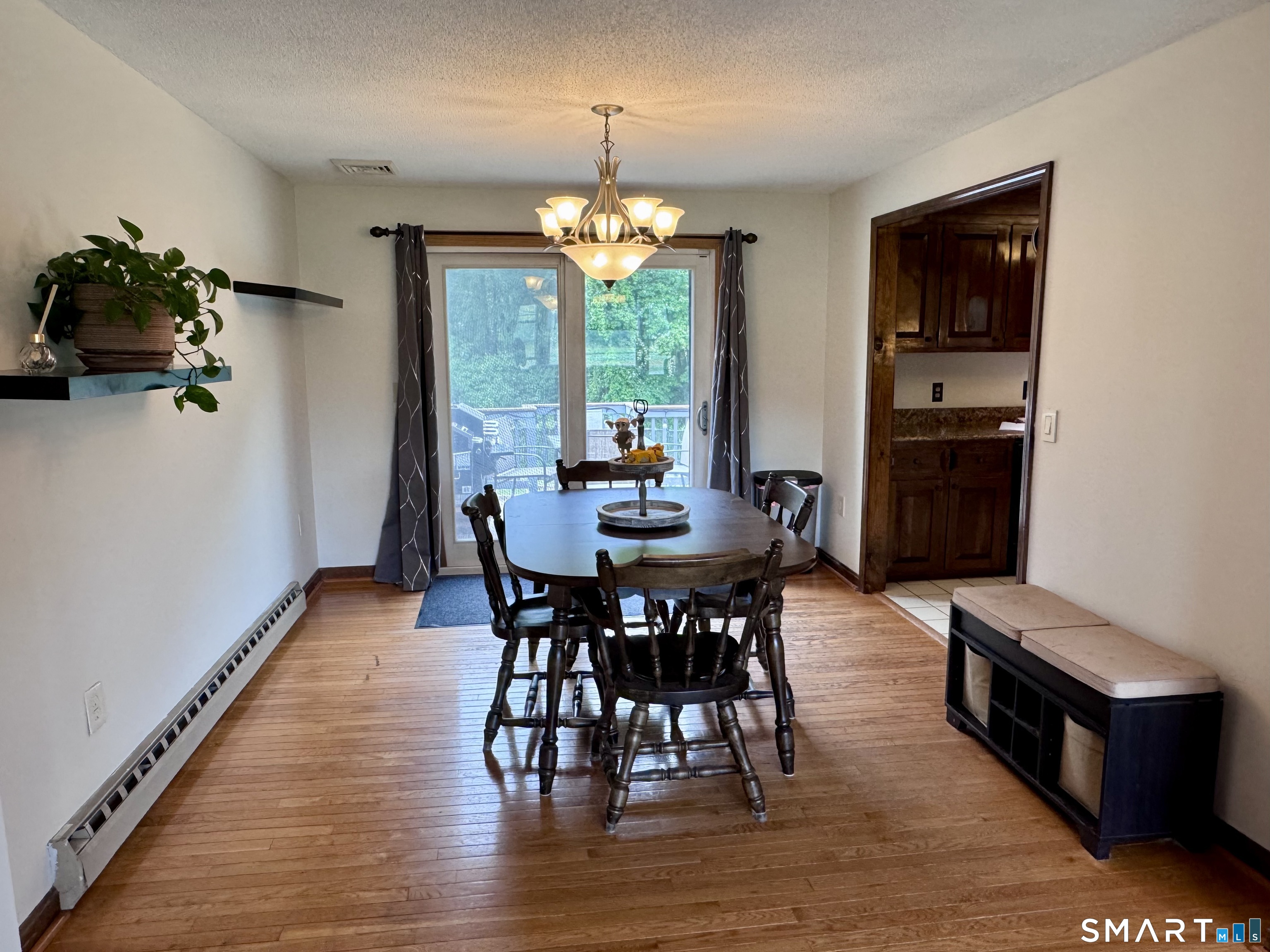 24 Middle Road Enfield, CT 06082 - Photo 7 of 38