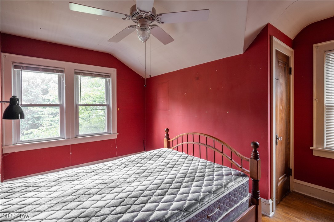 1048 Oxford Road Cleveland, OH 44121 - Photo 17 of 35 Gallery Image 17