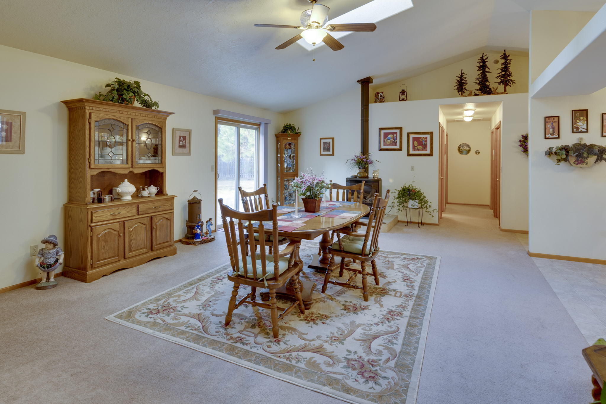 15939 Old Mill Road La Pine, OR 97739 - Photo 19 of 53 Living room or Formal Dining