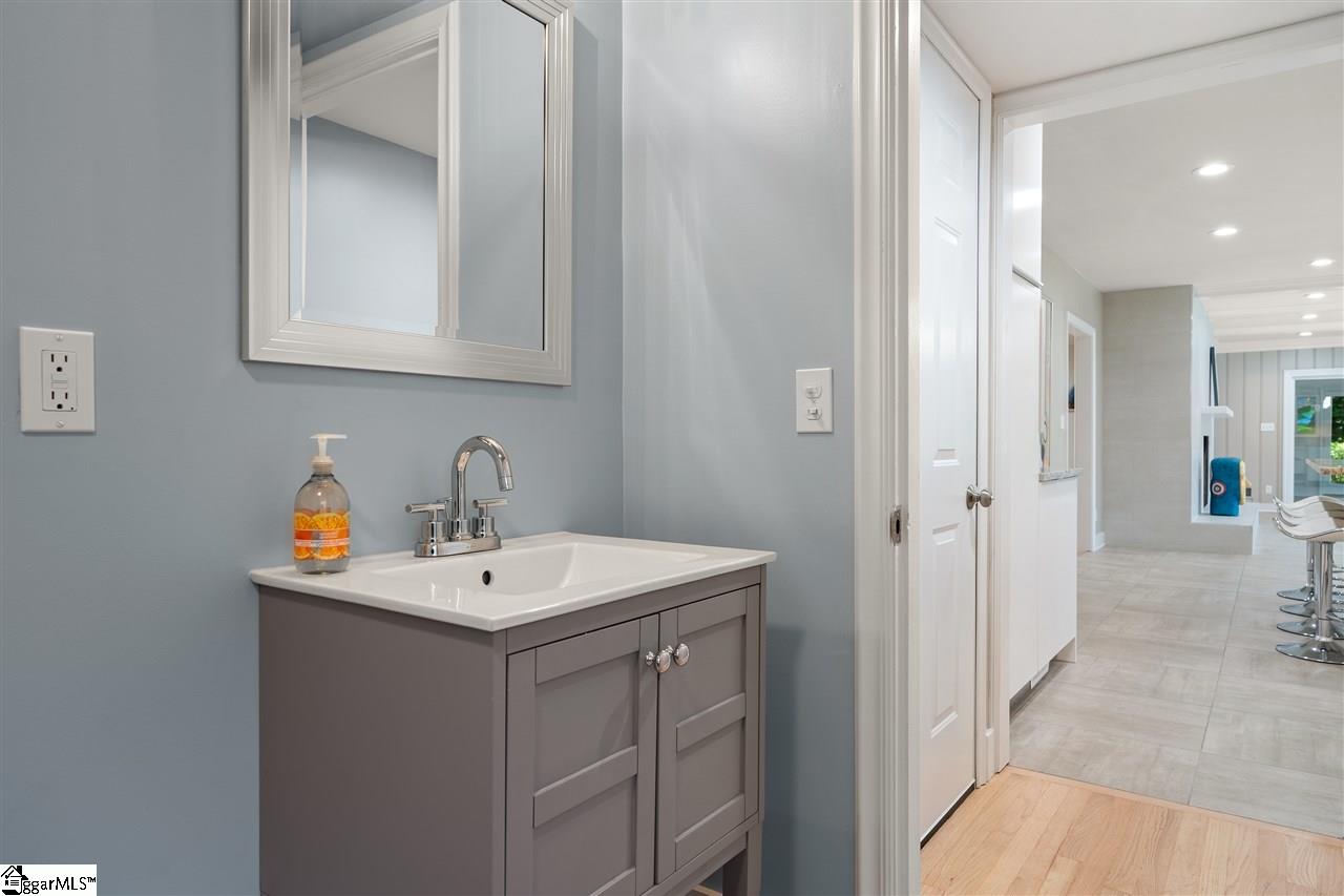 218 Sweetbriar Road Greenville, SC 29615 - Photo 17 of 36 Gallery Image 17