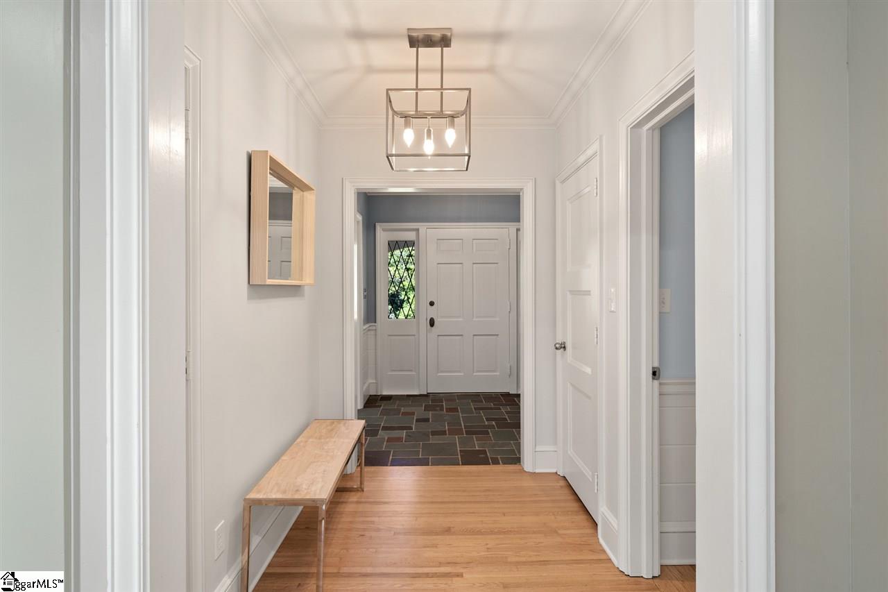 218 Sweetbriar Road Greenville, SC 29615 - Photo 4 of 36 Gallery Image 4