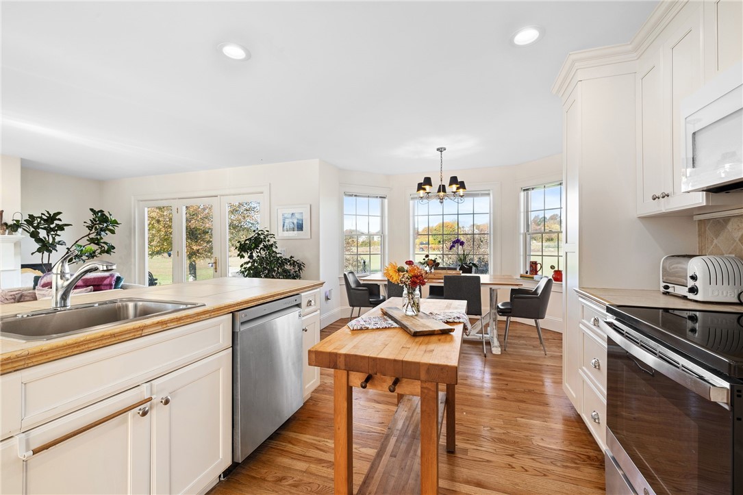 62 Howland Avenue Middletown, RI 02842 - Photo 13 of 26