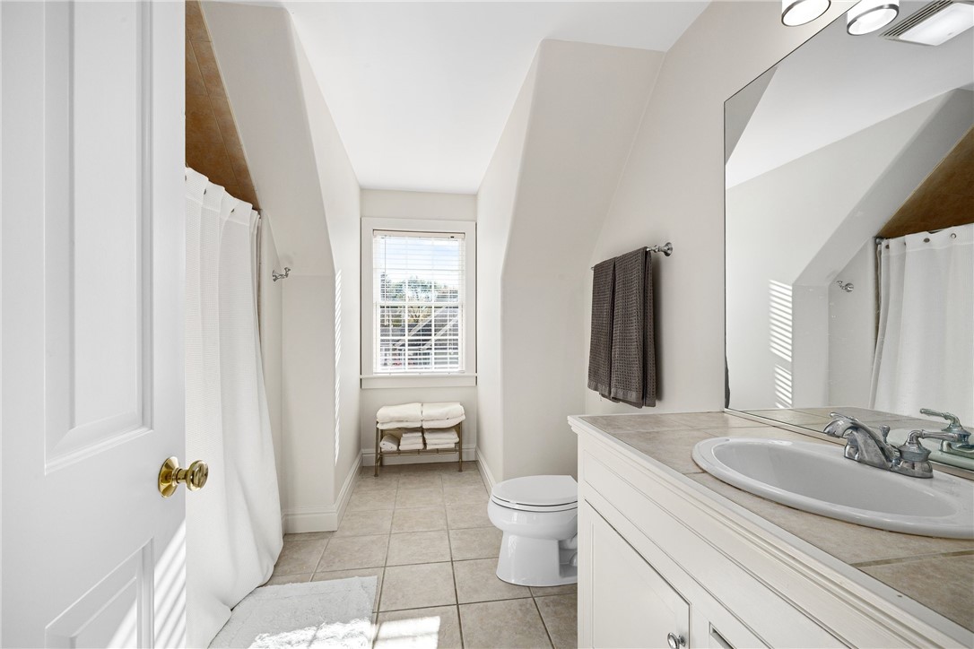 62 Howland Avenue Middletown, RI 02842 - Photo 16 of 26