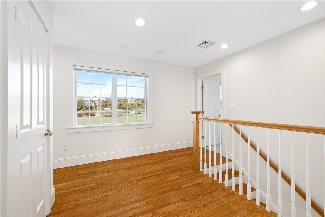 62 Howland Avenue Middletown, RI 02842 - Photo 17 of 26