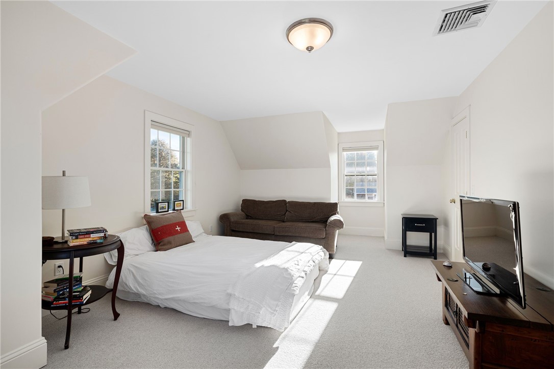 62 Howland Avenue Middletown, RI 02842 - Photo 18 of 26