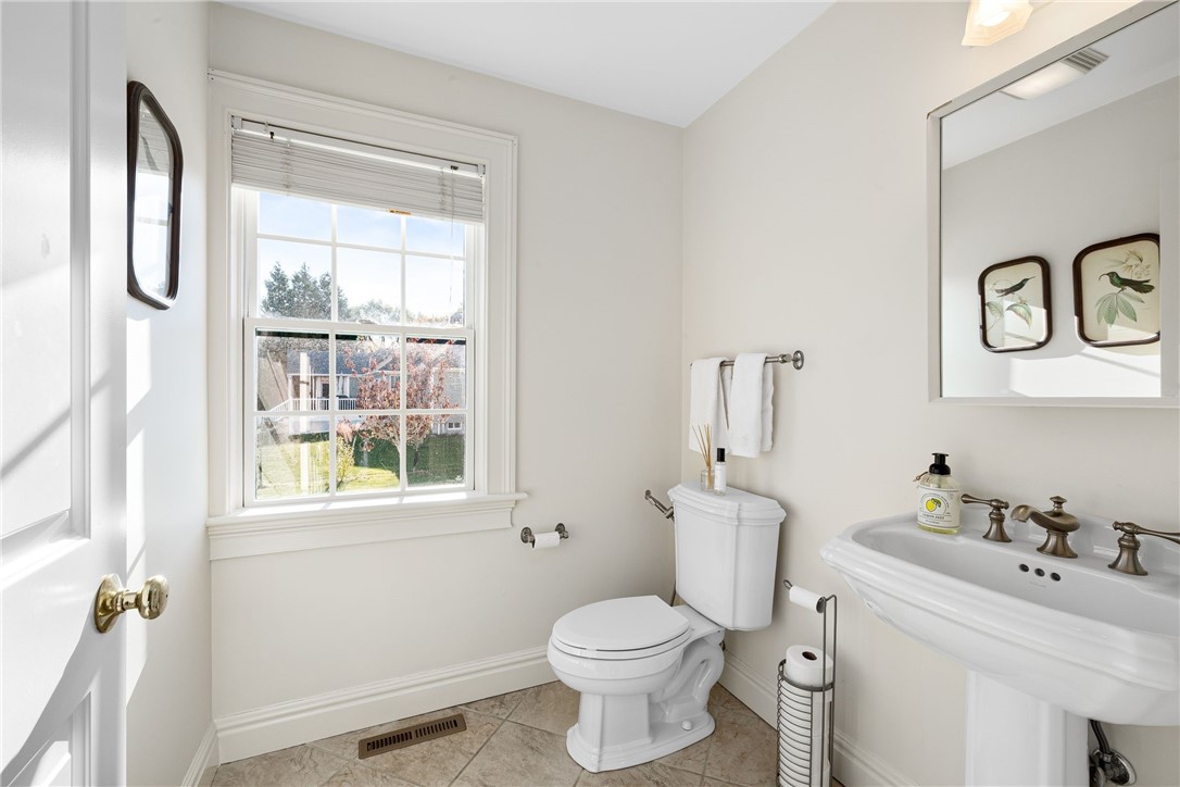 62 Howland Avenue Middletown, RI 02842 - Photo 19 of 26