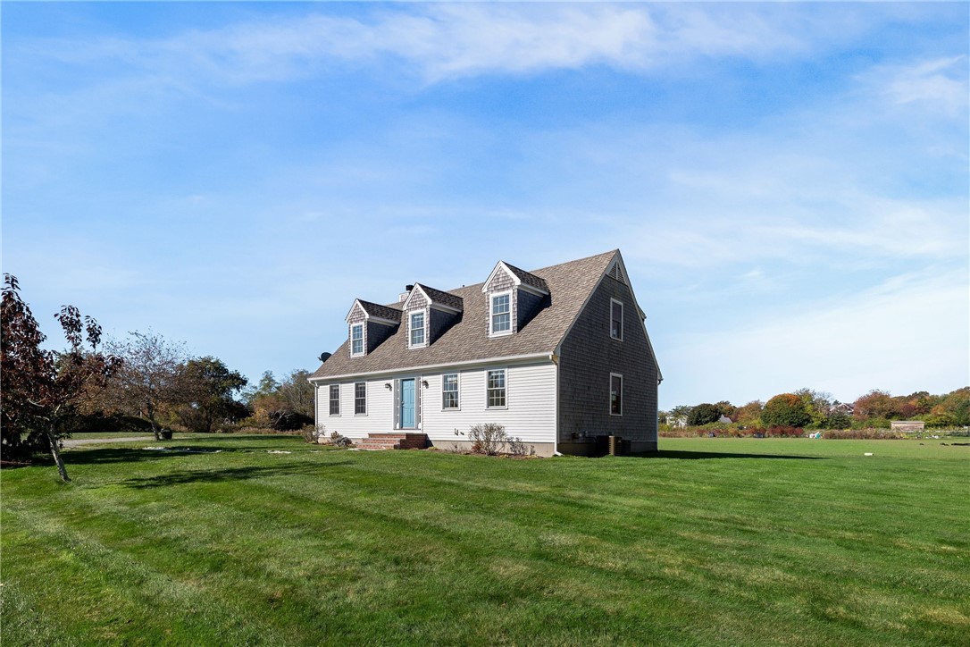 62 Howland Avenue Middletown, RI 02842 - Photo 4 of 26