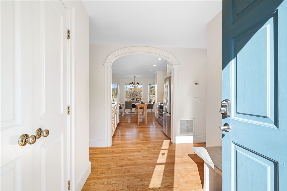 62 Howland Avenue Middletown, RI 02842 - Photo 5 of 26