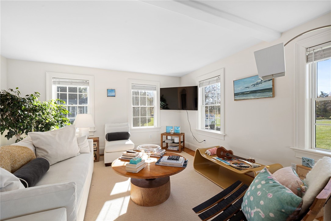 62 Howland Avenue Middletown, RI 02842 - Photo 6 of 26