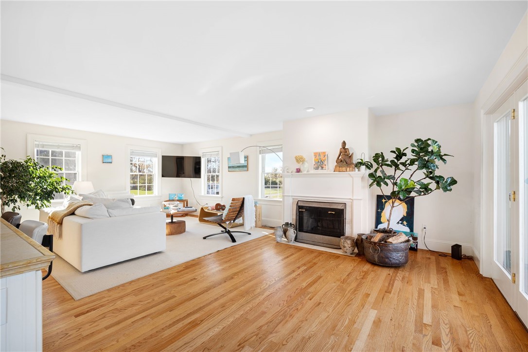 62 Howland Avenue Middletown, RI 02842 - Photo 8 of 26