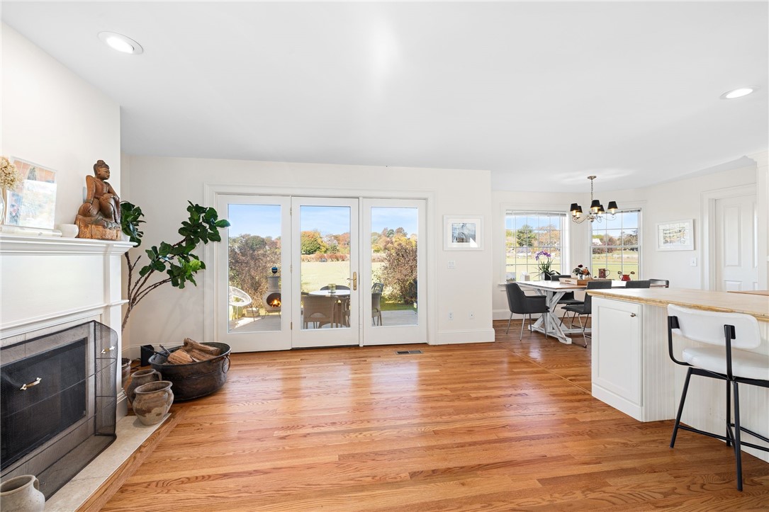 62 Howland Avenue Middletown, RI 02842 - Photo 9 of 26