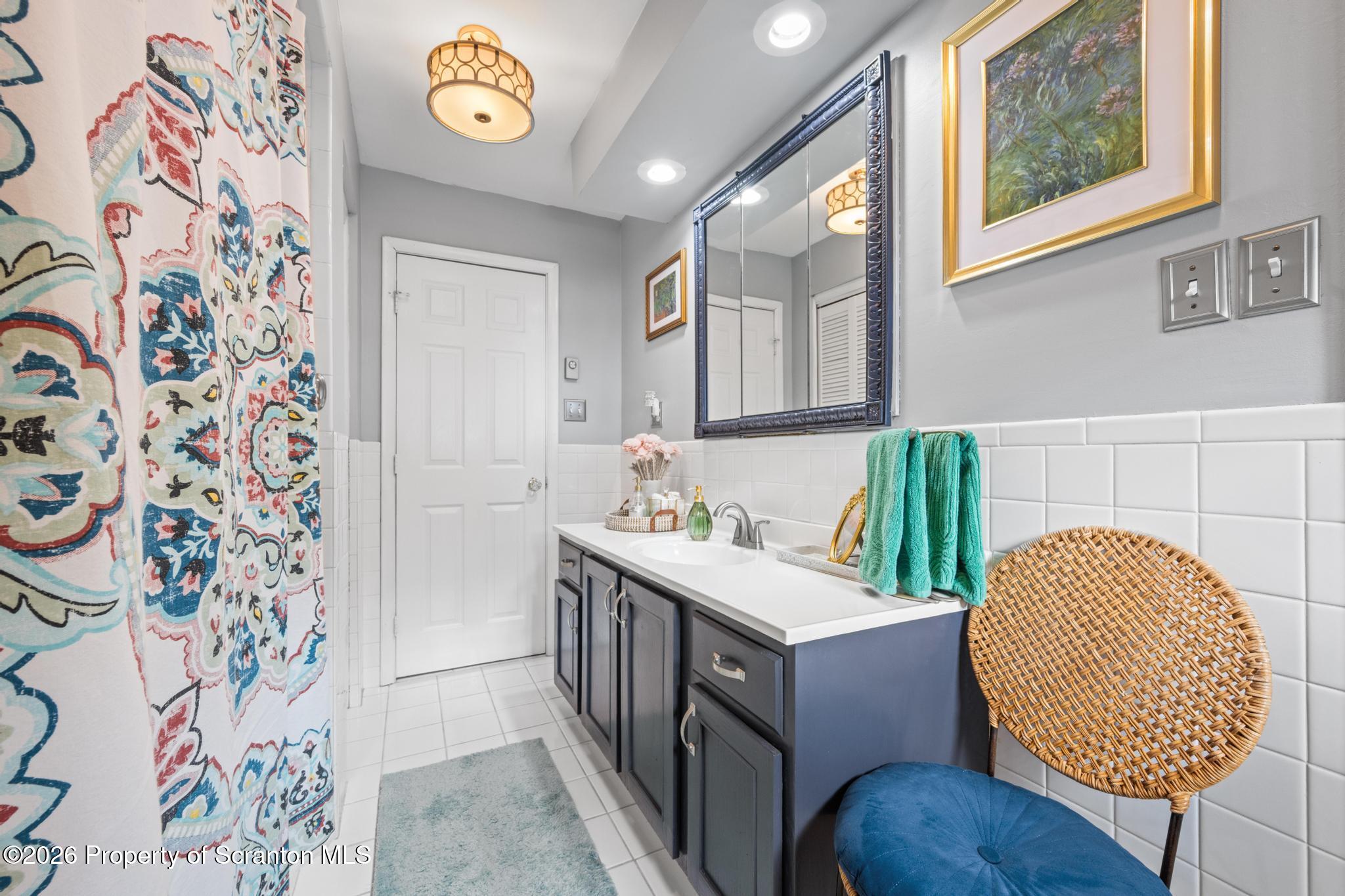 424 New Street Duryea, PA 18642 - Photo 19 of 37 main bath