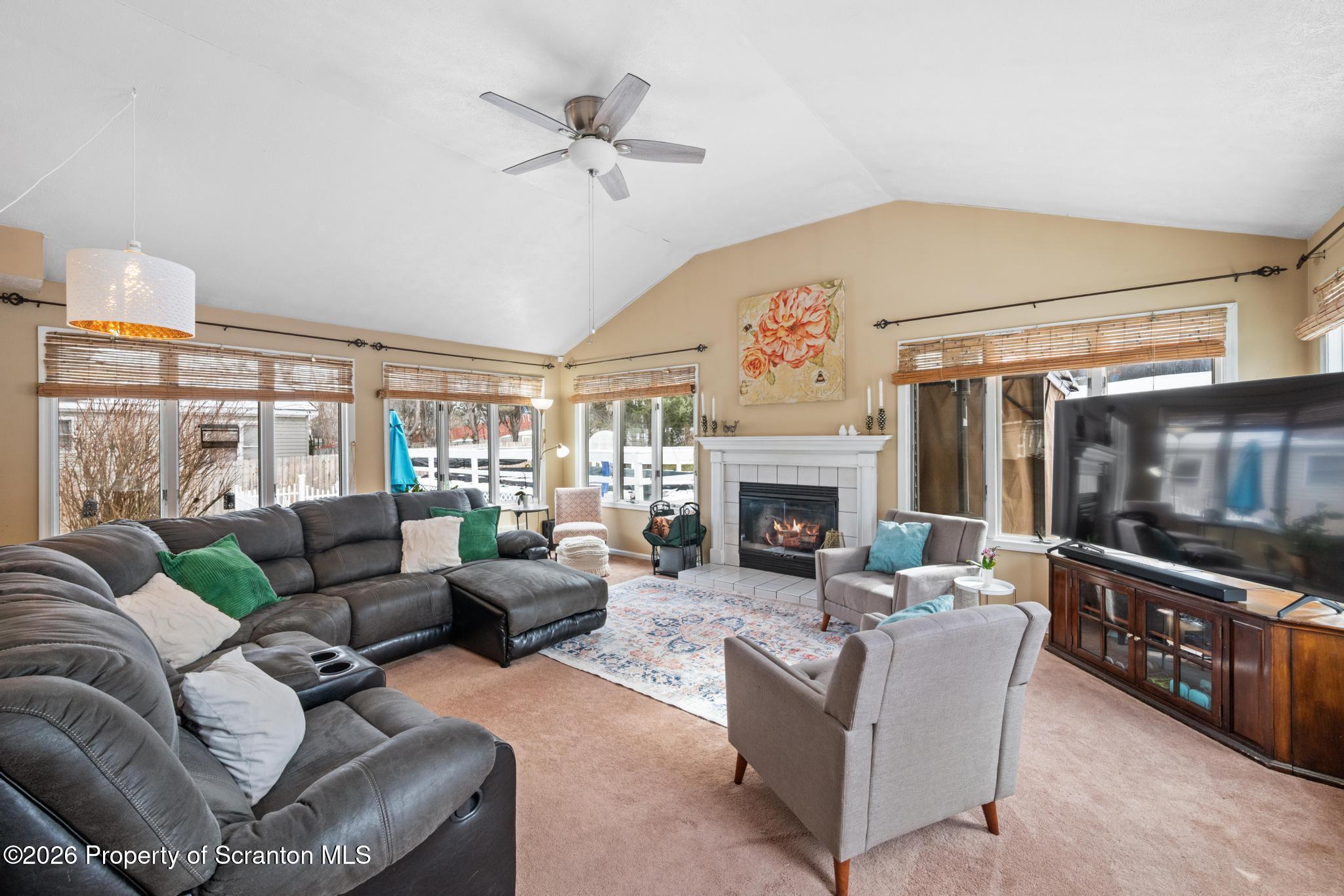 424 New Street Duryea, PA 18642 - Photo 4 of 37 Family Room