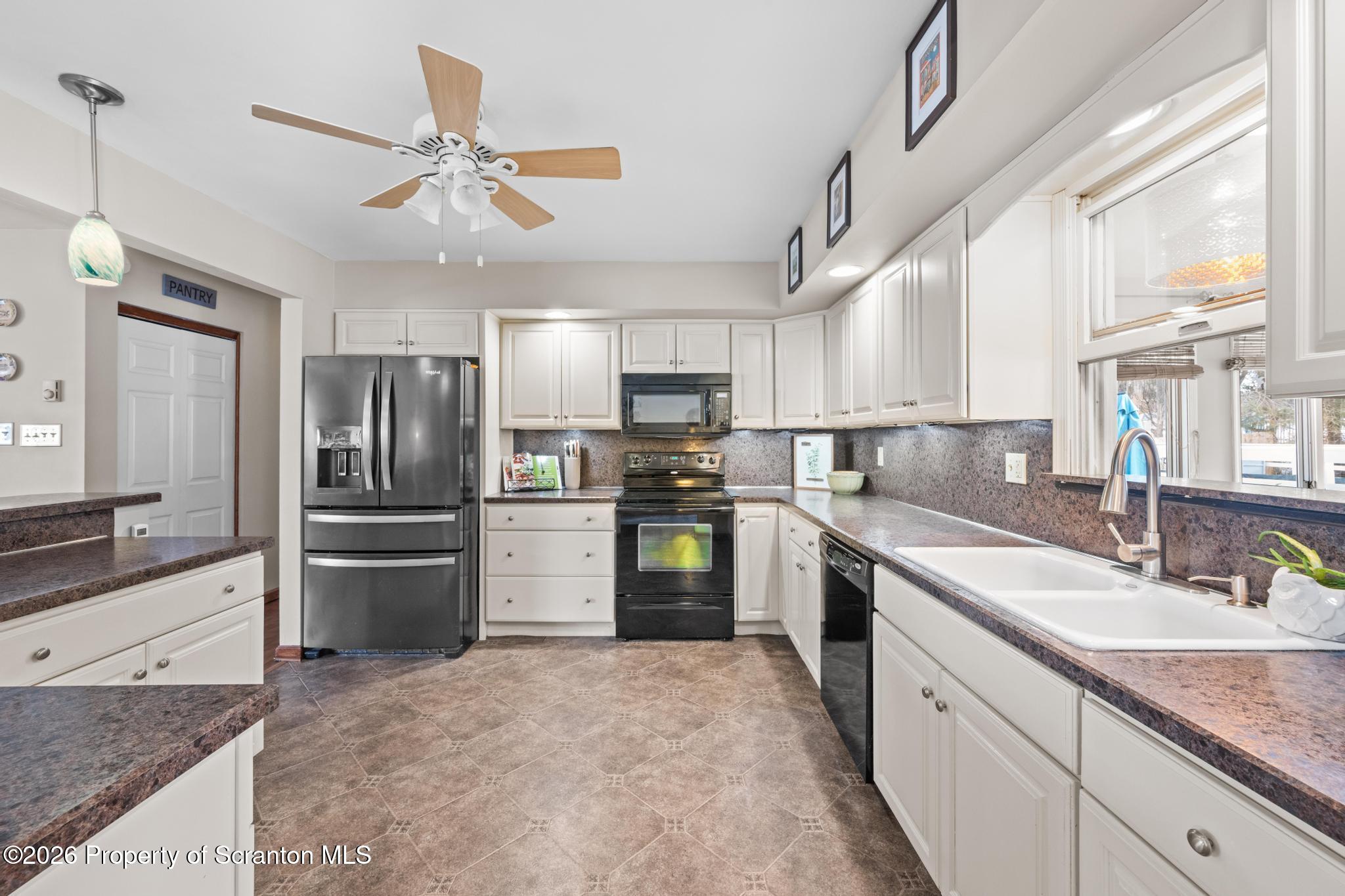 424 New Street Duryea, PA 18642 - Photo 10 of 37 Kitchen